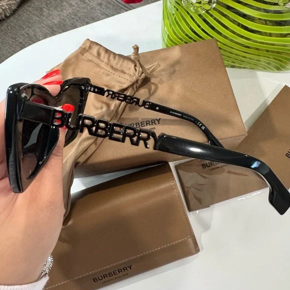 ONE DAY SALE✨
SALE✨🤍BURBERRY Marriane cat eye Black Sunglasses 🤍 - Picture 10 of 16